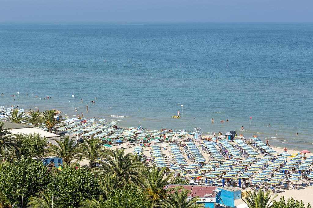 Medi Garden Hotel&Residence Alba Adriatica Exterior foto