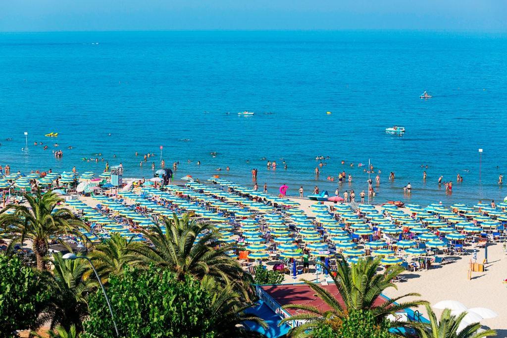 Medi Garden Hotel&Residence Alba Adriatica Exterior foto