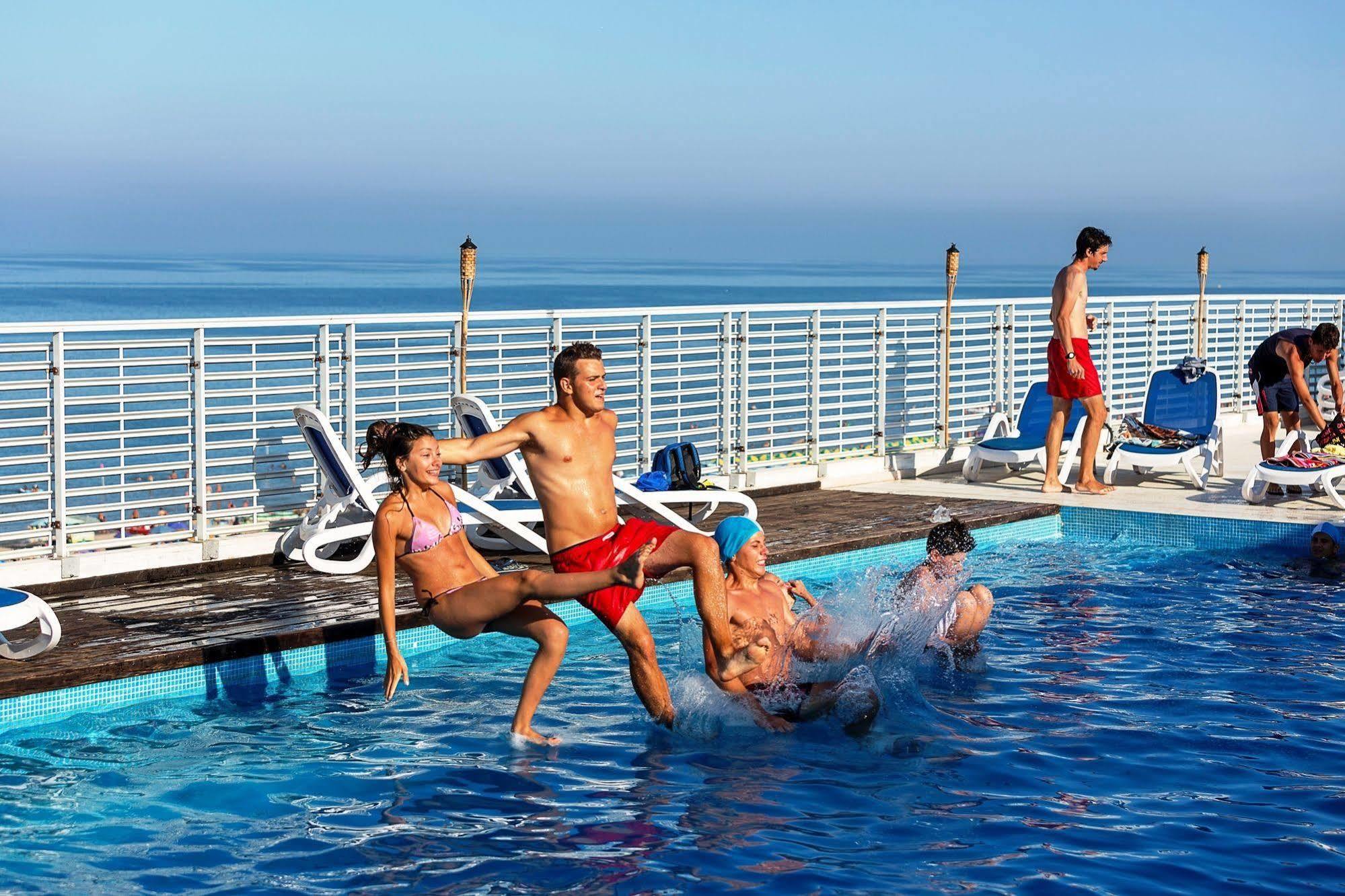 Medi Garden Hotel&Residence Alba Adriatica Exterior foto